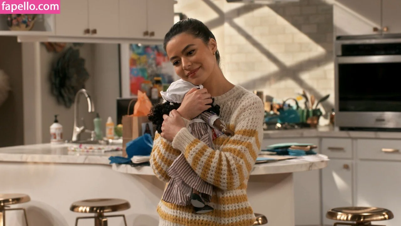 Miranda Cosgrove Onlyfans Photo Gallery 