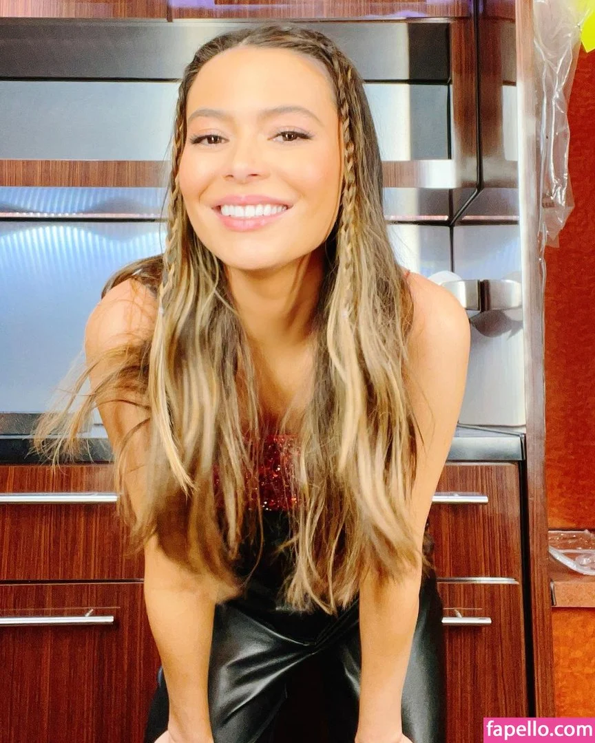 Miranda Cosgrove Onlyfans Photo Gallery 