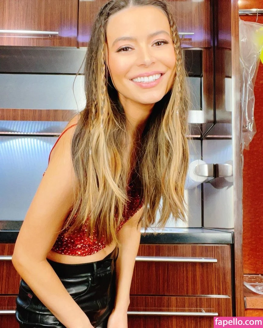 Miranda Cosgrove Onlyfans Photo Gallery 