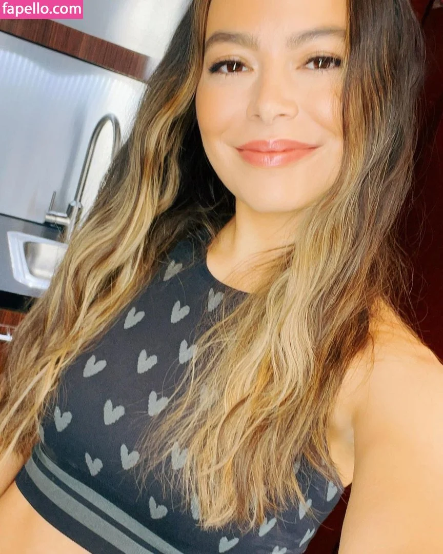 Miranda Cosgrove Onlyfans Photo Gallery 