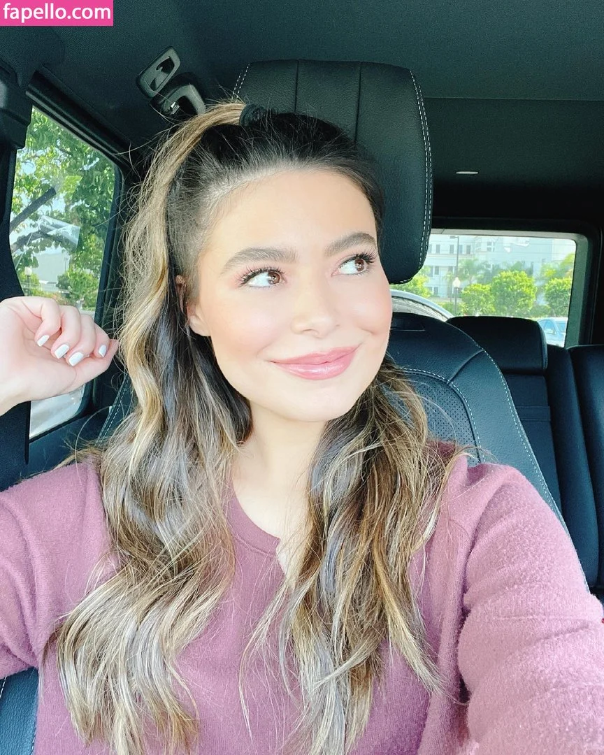 Miranda Cosgrove Onlyfans Photo Gallery 