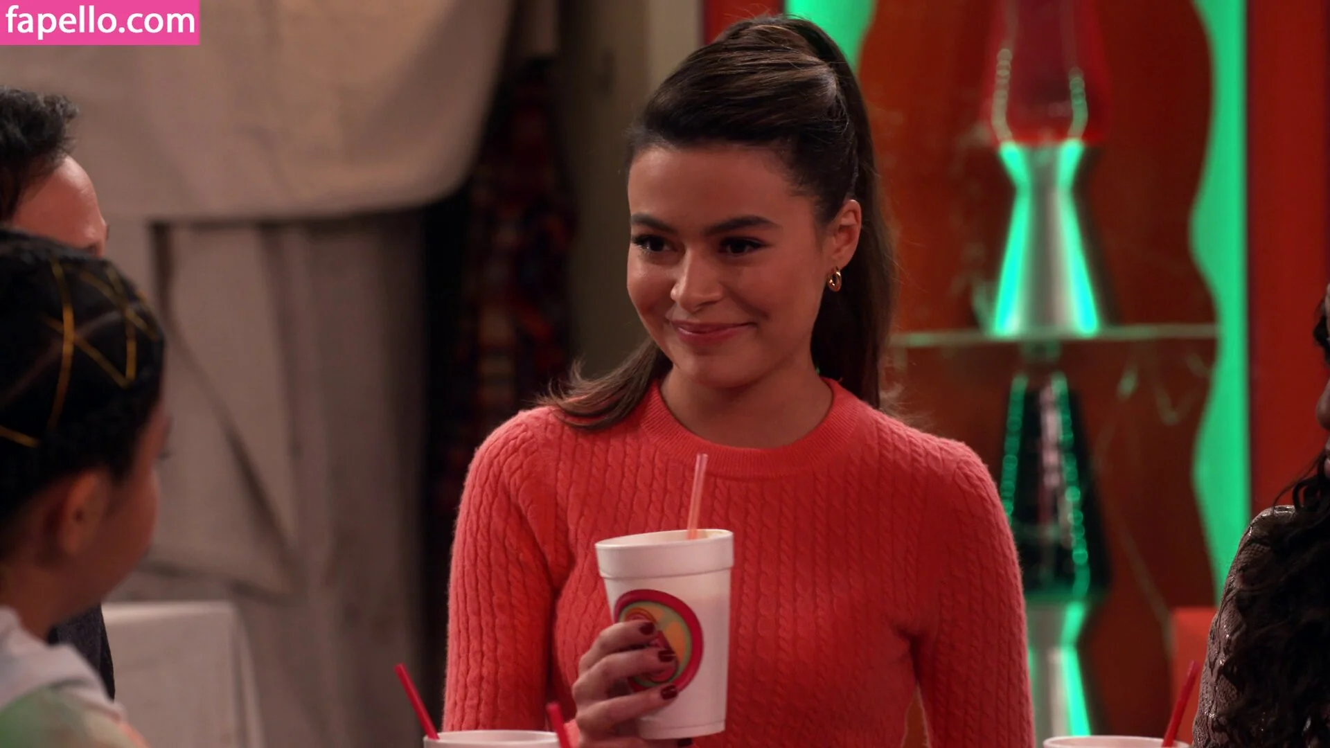 Miranda Cosgrove Onlyfans Photo Gallery 