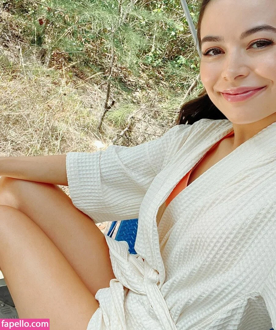 Miranda Cosgrove Onlyfans Photo Gallery 