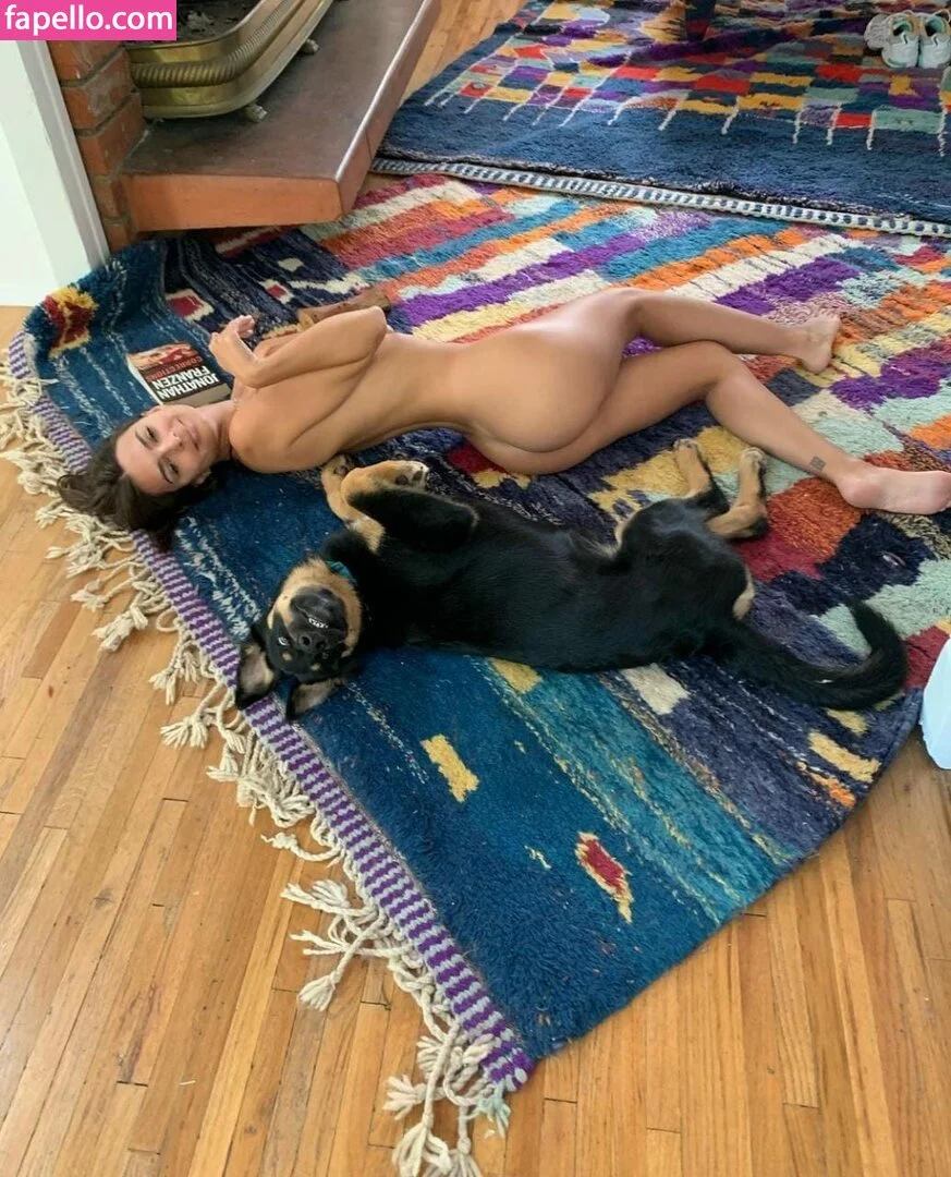 Miranda Cosgrove Onlyfans Photo Gallery 