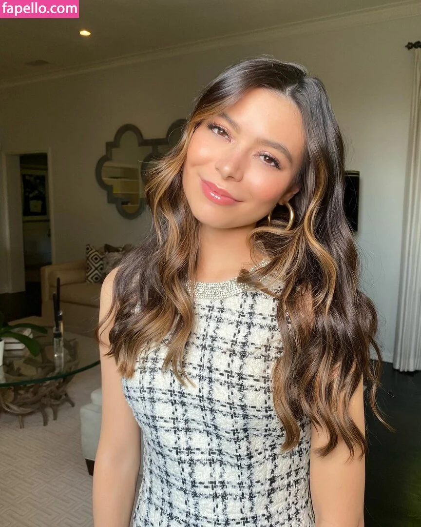 Miranda Cosgrove Onlyfans Photo Gallery 
