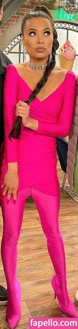 Miranda Cosgrove Onlyfans Photo Gallery 