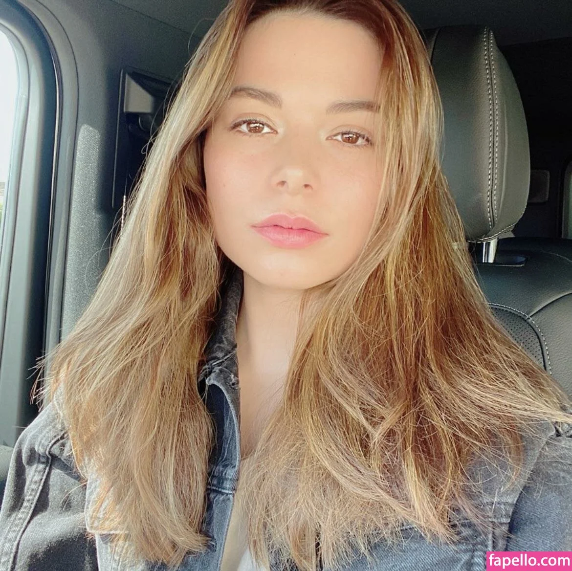 Miranda Cosgrove Onlyfans Photo Gallery 