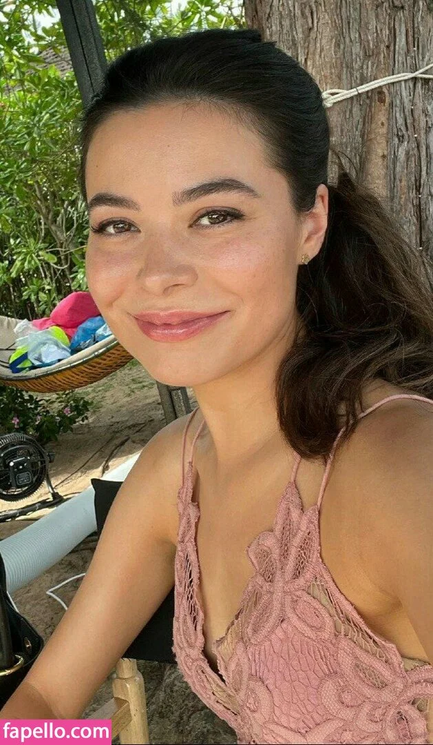 Miranda Cosgrove Onlyfans Photo Gallery 