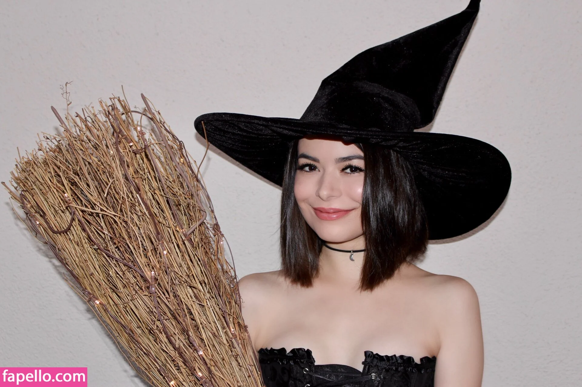 Miranda Cosgrove Onlyfans Photo Gallery 