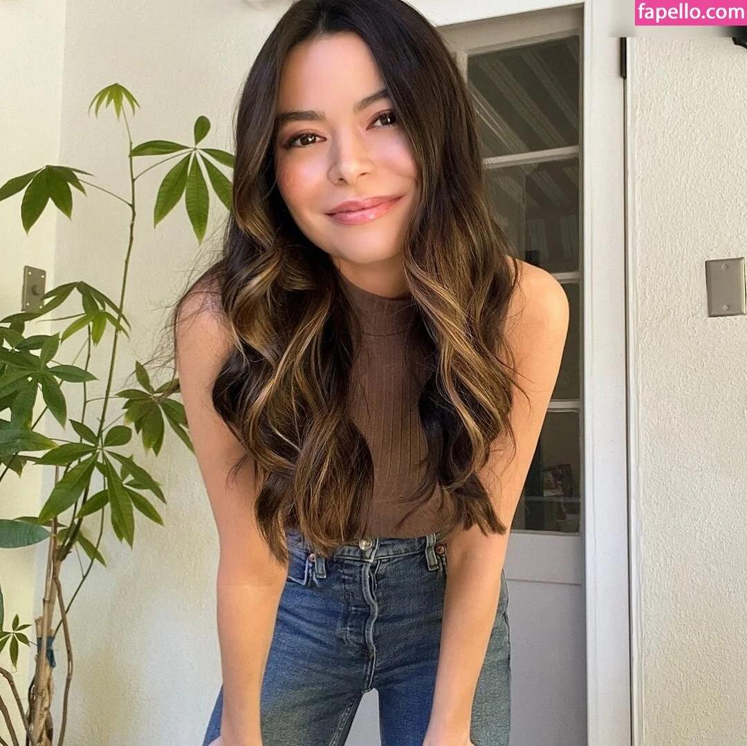Miranda Cosgrove Onlyfans Photo Gallery 