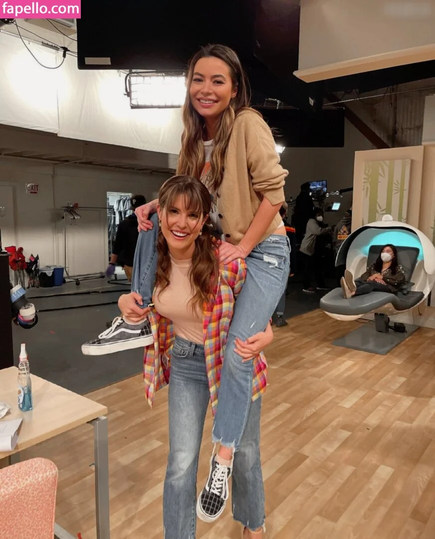 Miranda Cosgrove Onlyfans Photo Gallery 