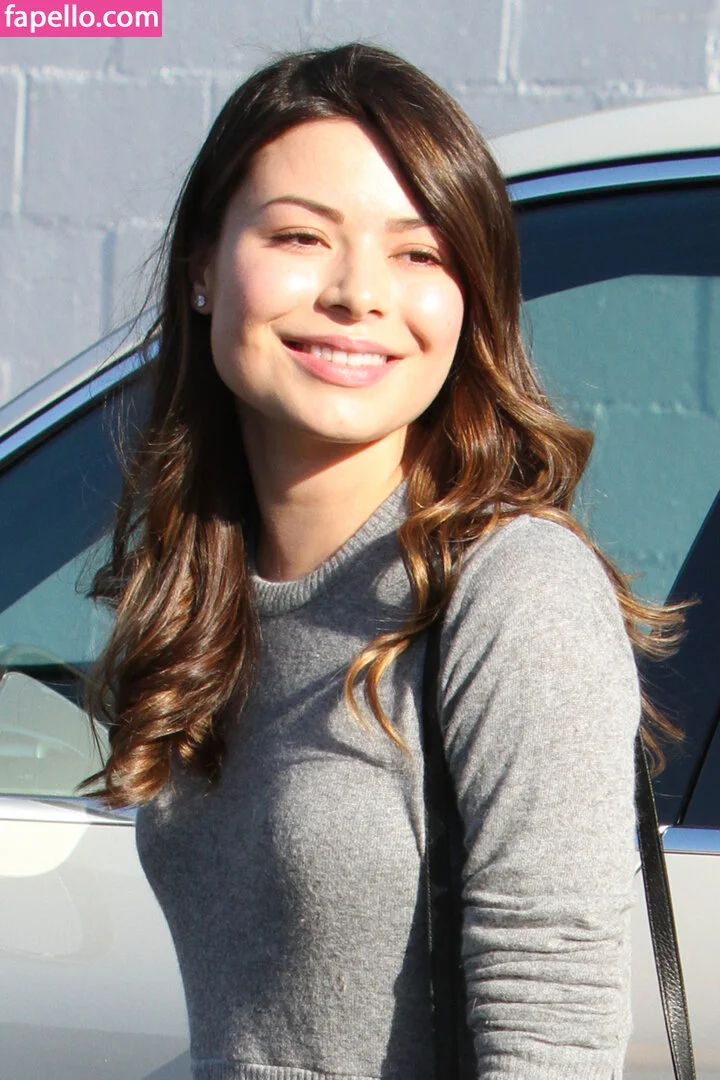 Miranda Cosgrove Onlyfans Photo Gallery 