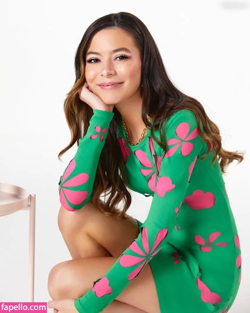 Miranda Cosgrove Onlyfans Photo Gallery 