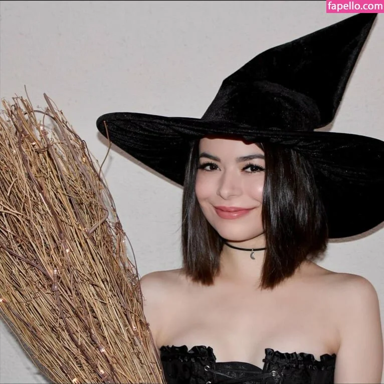 Miranda Cosgrove Onlyfans Photo Gallery 