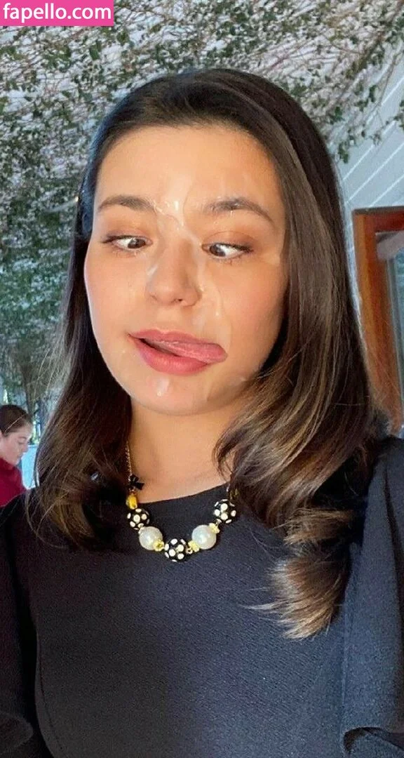 Miranda Cosgrove Onlyfans Photo Gallery 