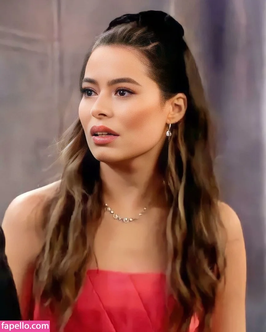 Miranda Cosgrove Onlyfans Photo Gallery 