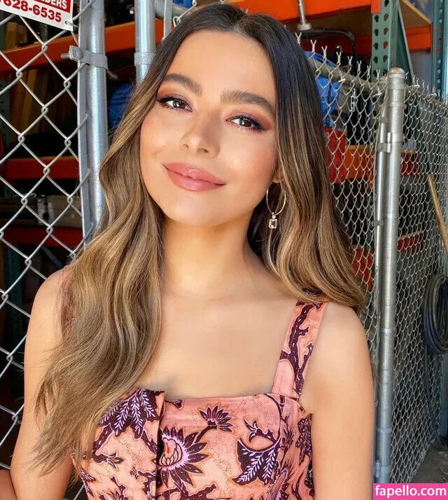 Miranda Cosgrove Onlyfans Photo Gallery 