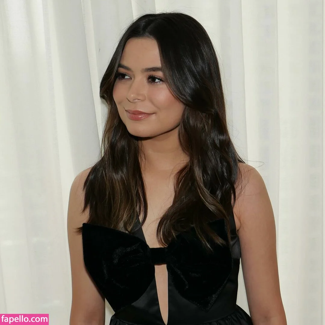 Miranda Cosgrove Onlyfans Photo Gallery 