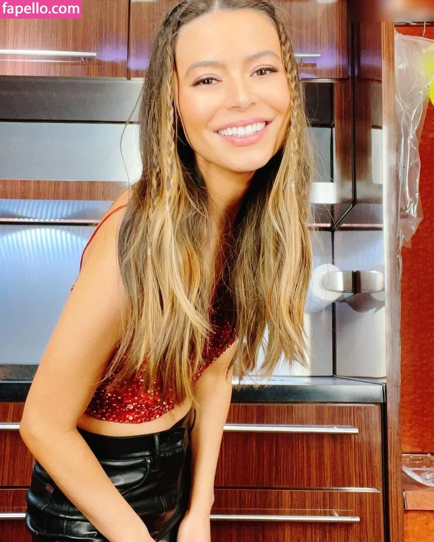 Miranda Cosgrove Onlyfans Photo Gallery 