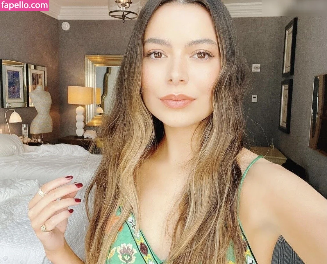 Miranda Cosgrove Onlyfans Photo Gallery 