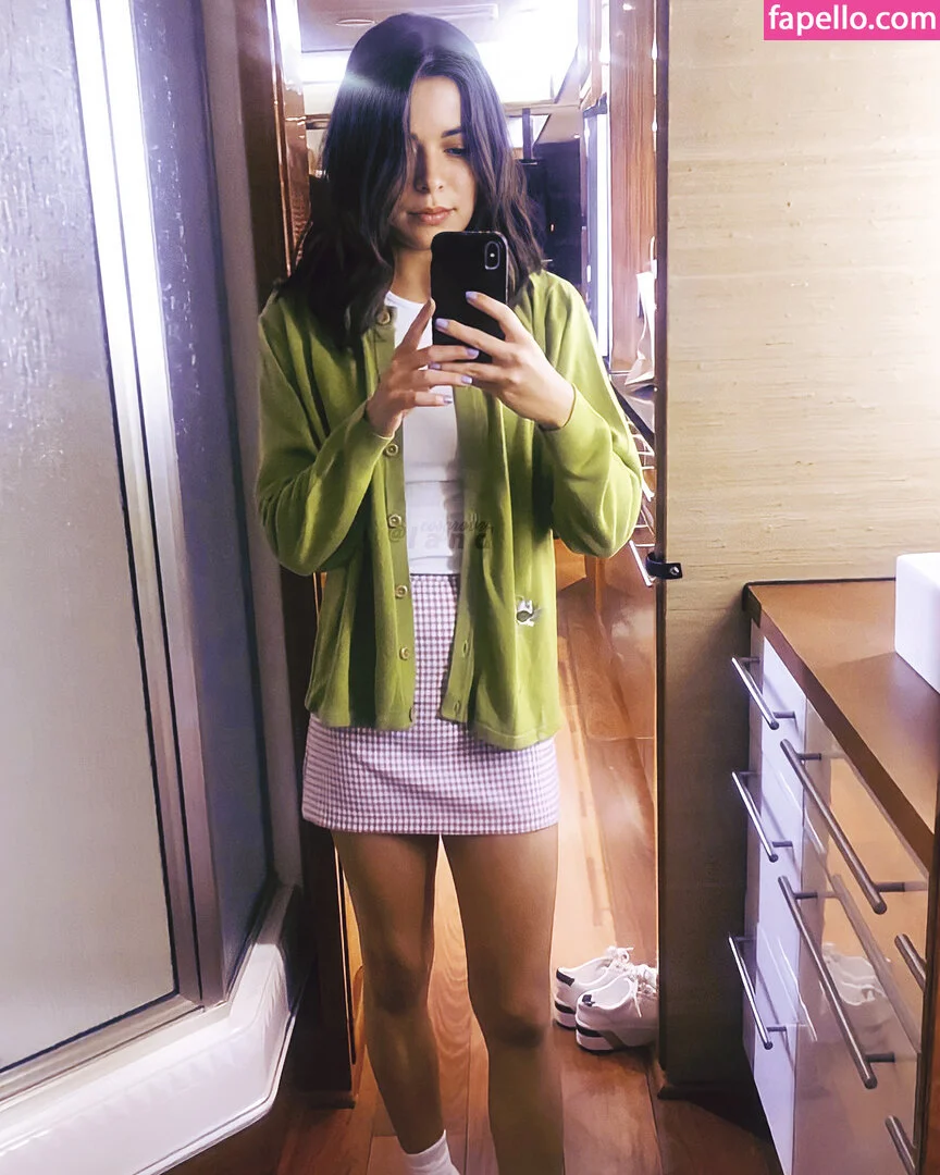 Miranda Cosgrove Onlyfans Photo Gallery 