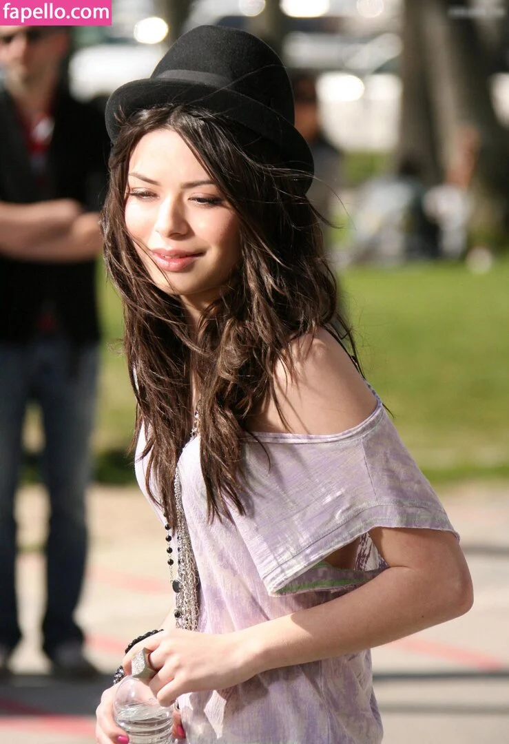 Miranda Cosgrove Onlyfans Photo Gallery 