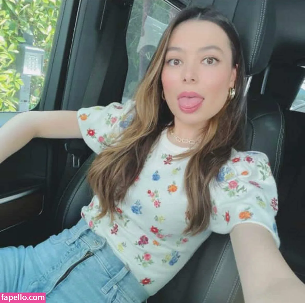 Miranda Cosgrove Onlyfans Photo Gallery 