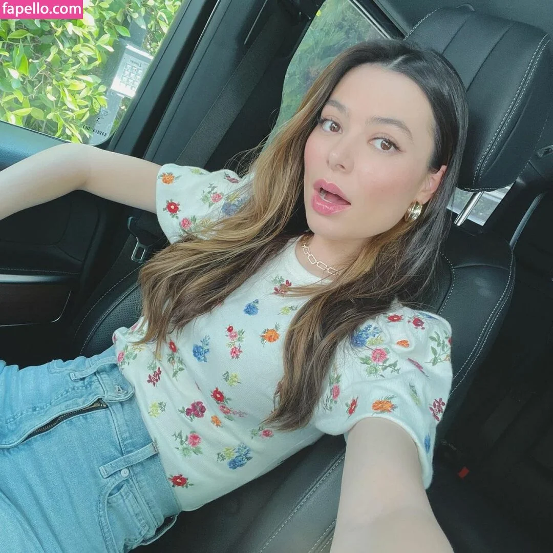 Miranda Cosgrove Onlyfans Photo Gallery 