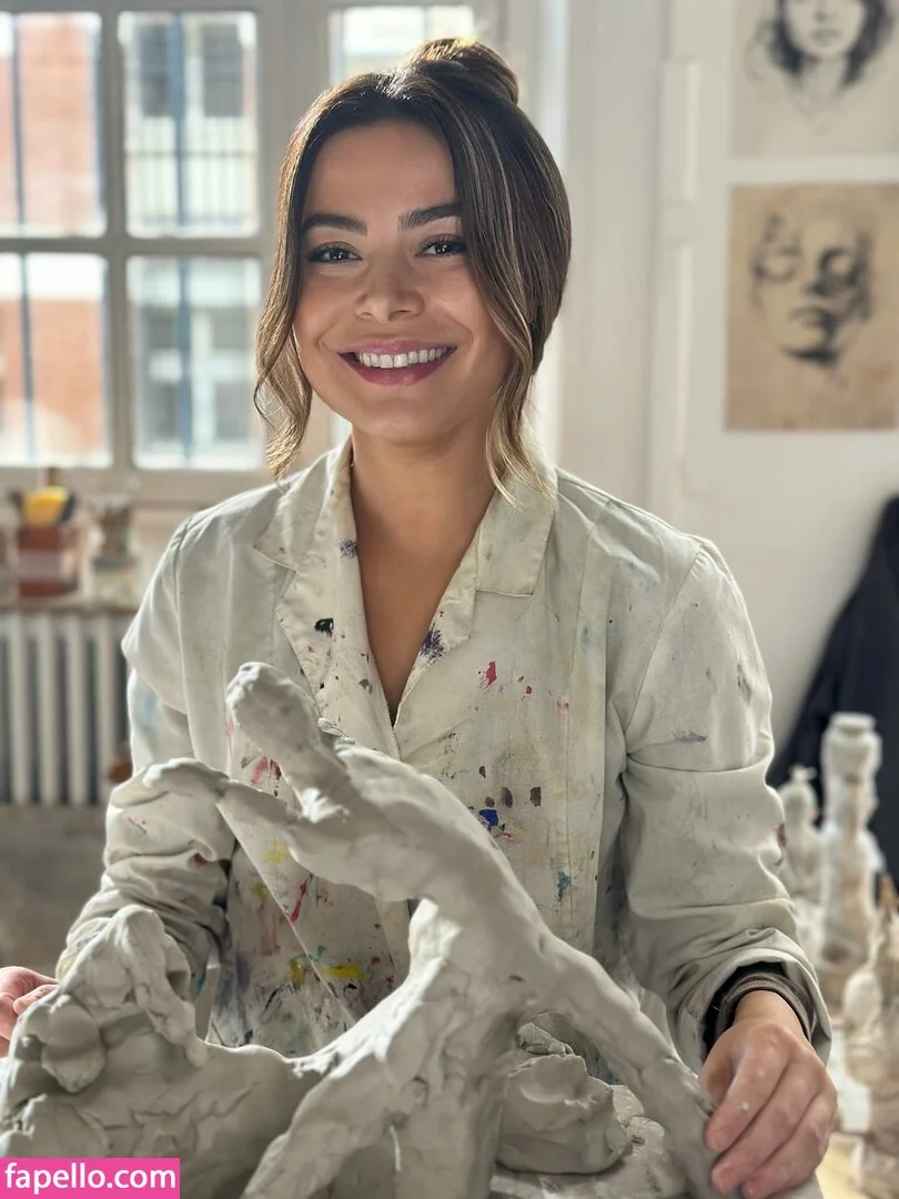 Miranda Cosgrove Onlyfans Photo Gallery 