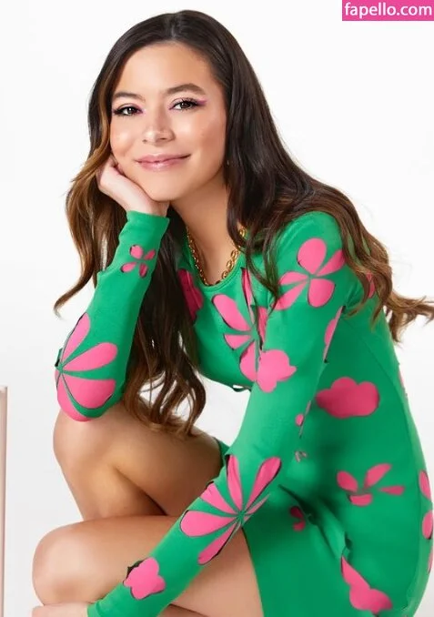 Miranda Cosgrove Onlyfans Photo Gallery 