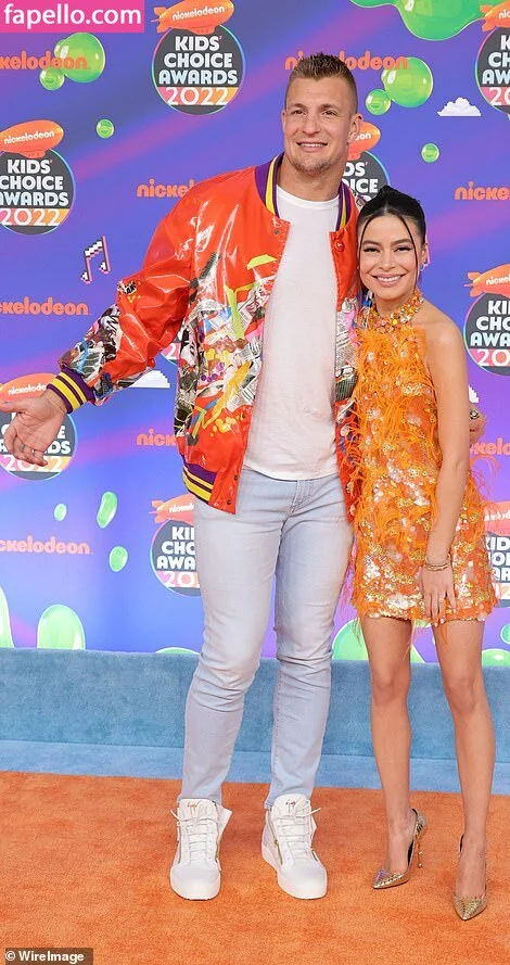 Miranda Cosgrove Onlyfans Photo Gallery 