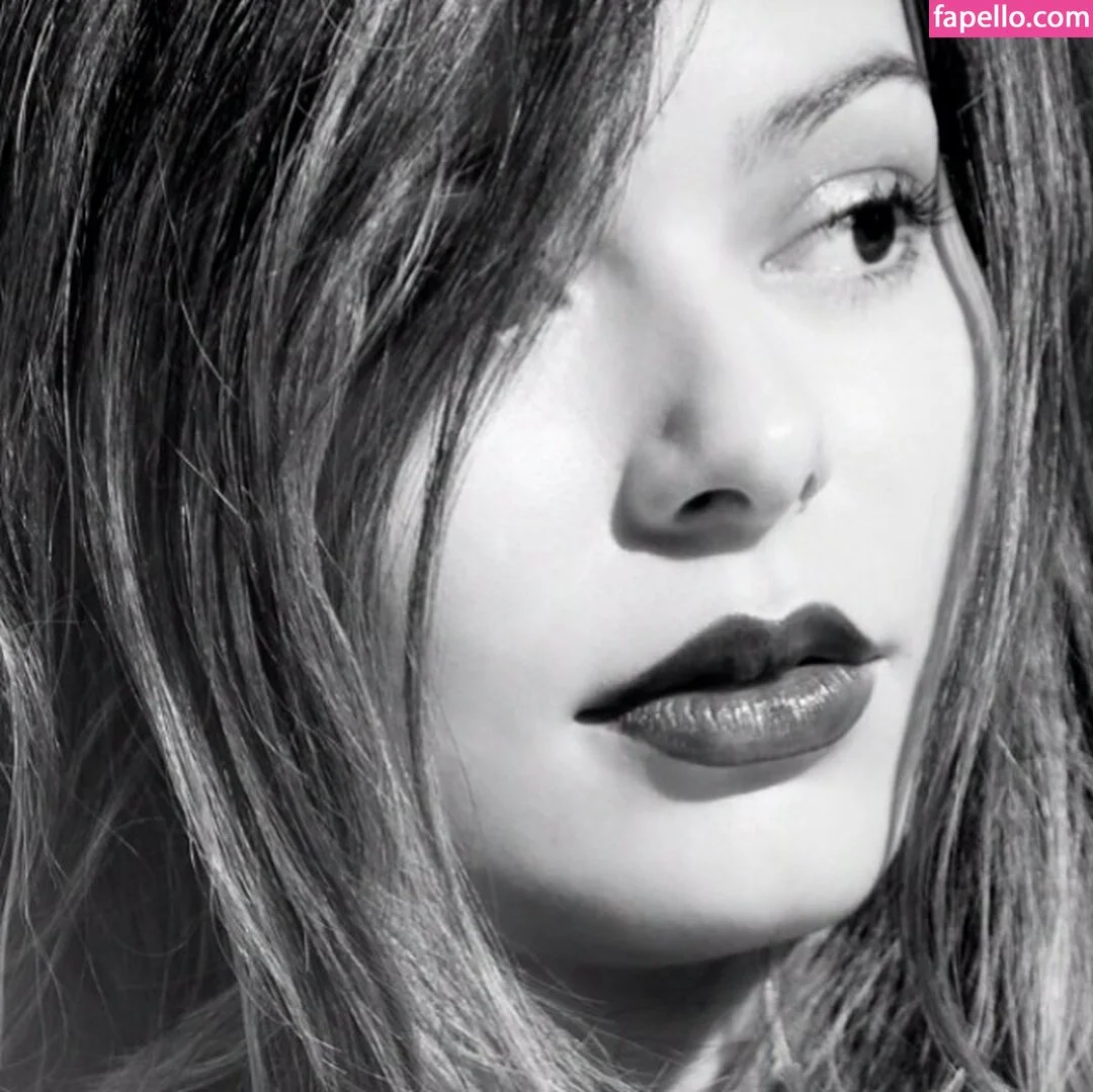 Miranda Cosgrove Onlyfans Photo Gallery 