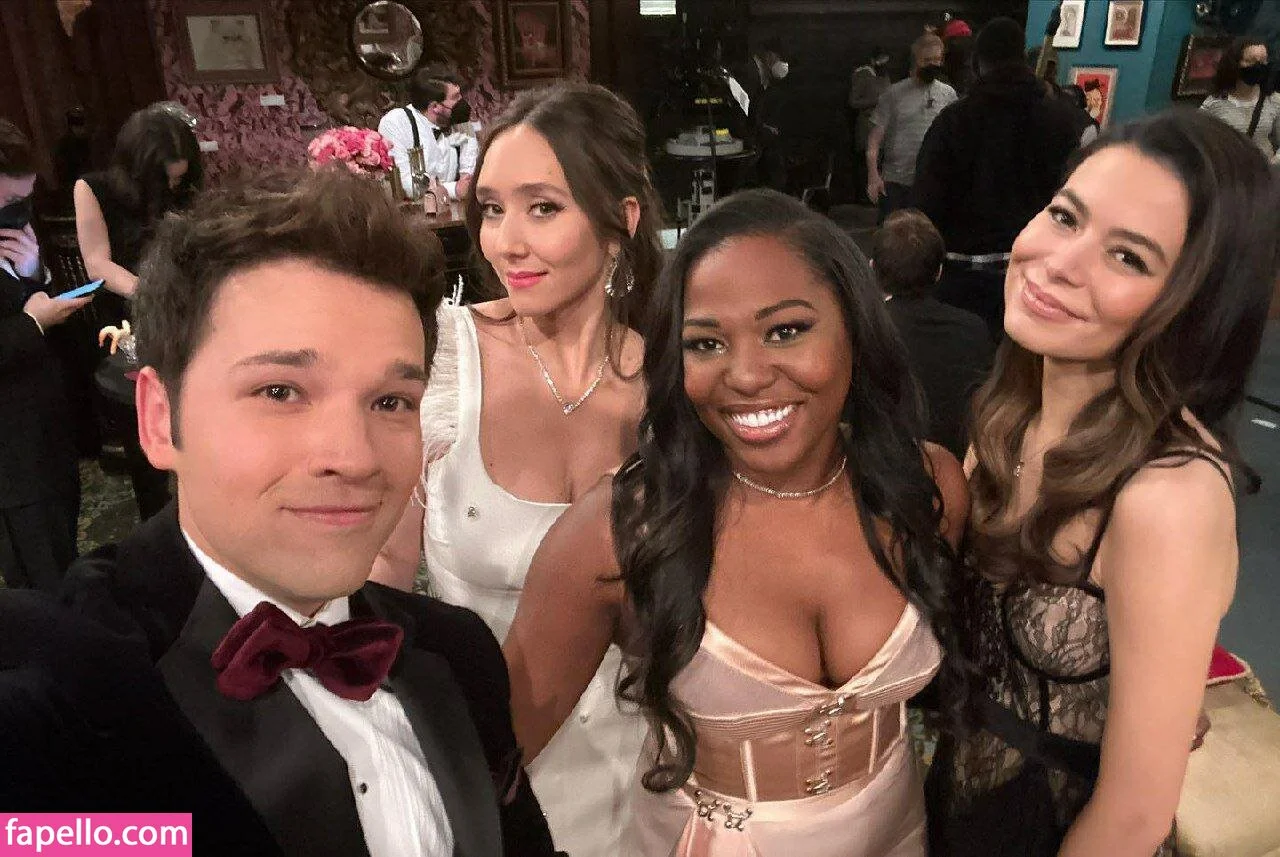 Miranda Cosgrove Onlyfans Photo Gallery 