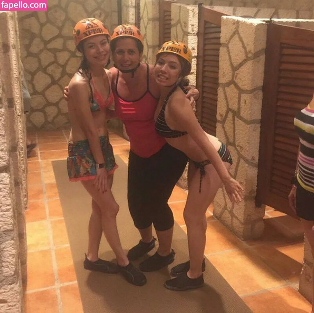 Miranda Cosgrove Onlyfans Photo Gallery 