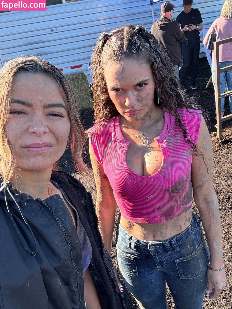 Miranda Cosgrove Onlyfans Photo Gallery 