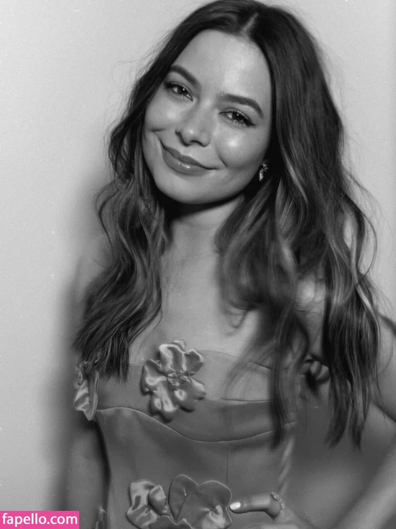 Miranda Cosgrove Onlyfans Photo Gallery 