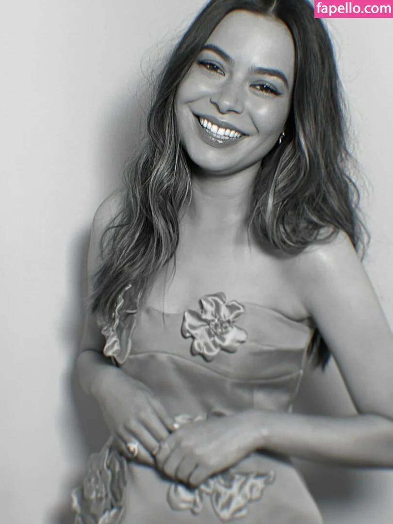 Miranda Cosgrove Onlyfans Photo Gallery 