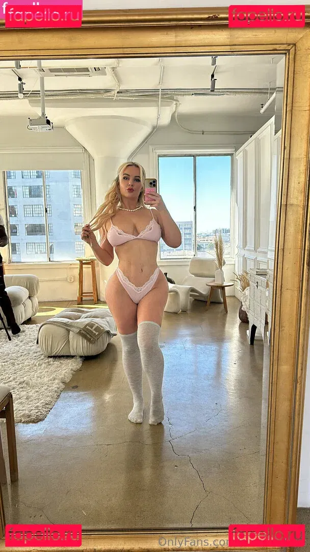 Slimthickvic Onlyfans Photo Gallery 