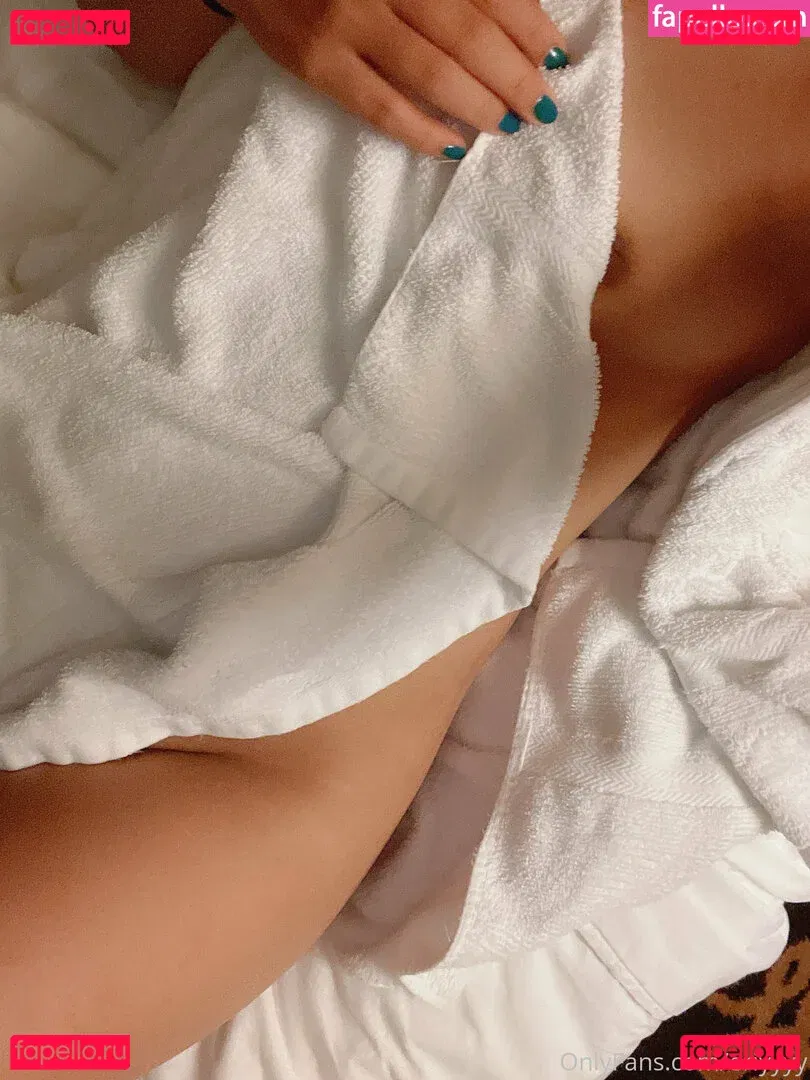 eriyyyy Onlyfans Photo Gallery 