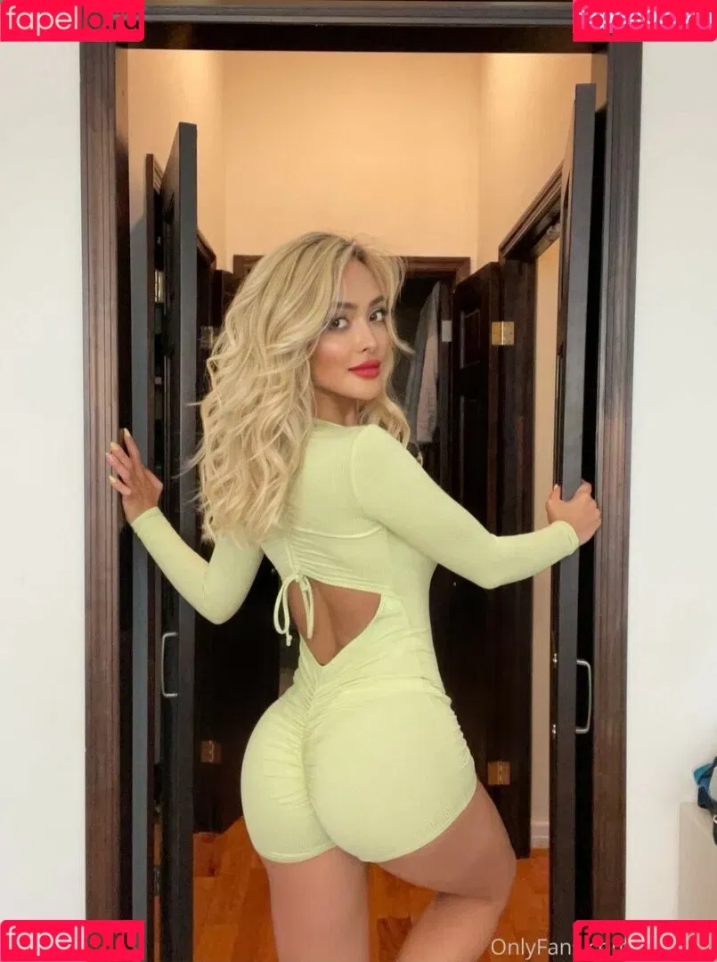 Betül Lily Onlyfans Photo Gallery 