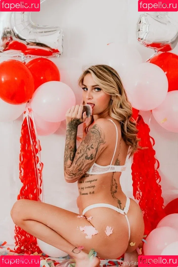 Kaybooz Onlyfans Photo Gallery 
