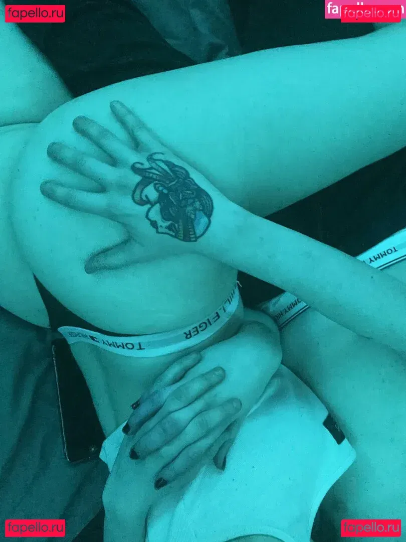 Hahahahelp_me Onlyfans Photo Gallery 