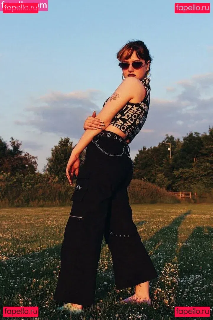 Hahahahelp_me Onlyfans Photo Gallery 