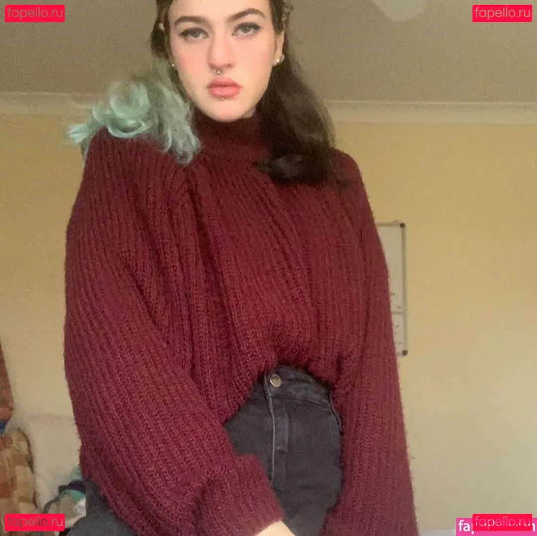 Hahahahelp_me Onlyfans Photo Gallery 