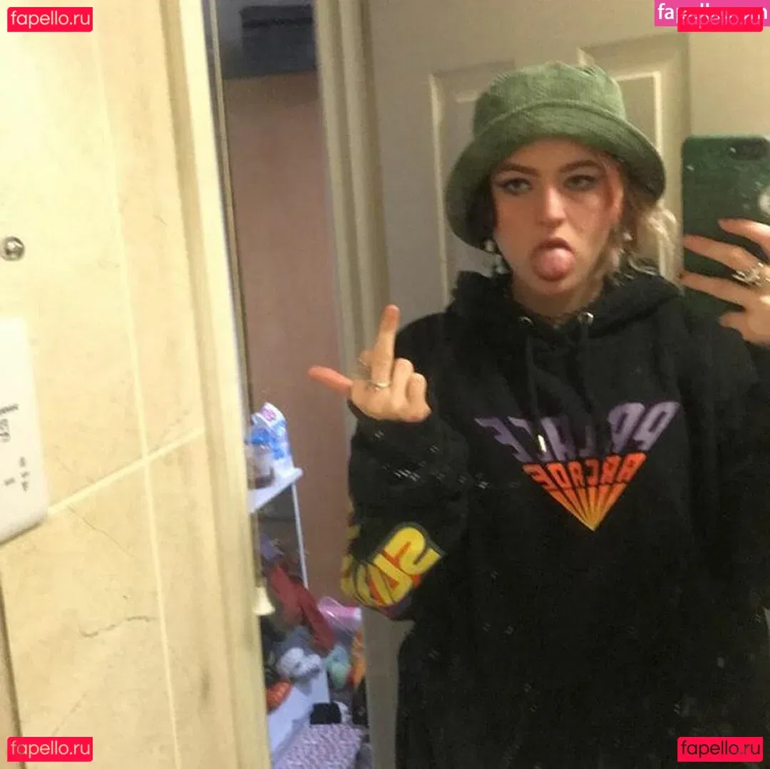 Hahahahelp_me Onlyfans Photo Gallery 