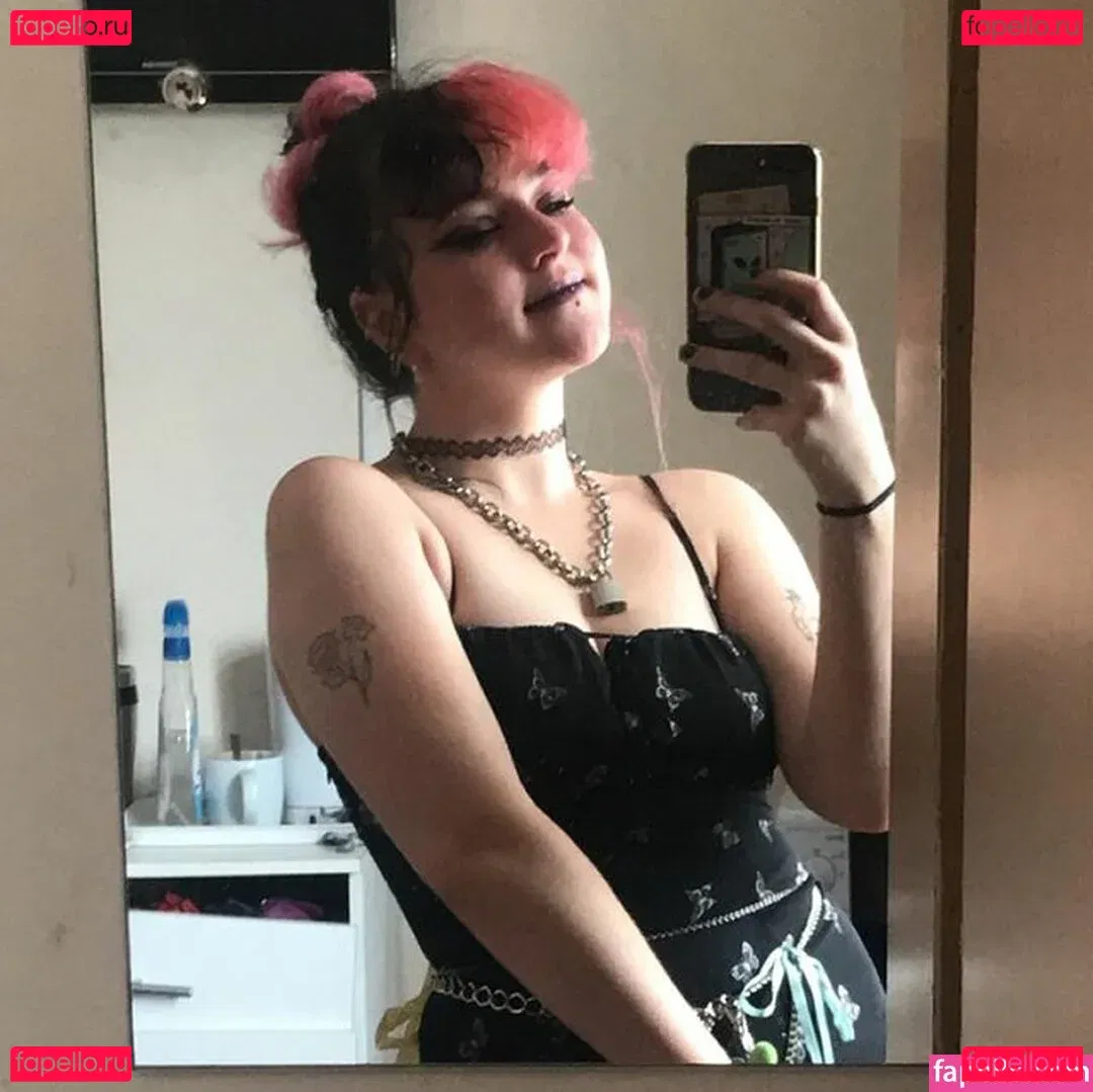 Hahahahelp_me Onlyfans Photo Gallery 