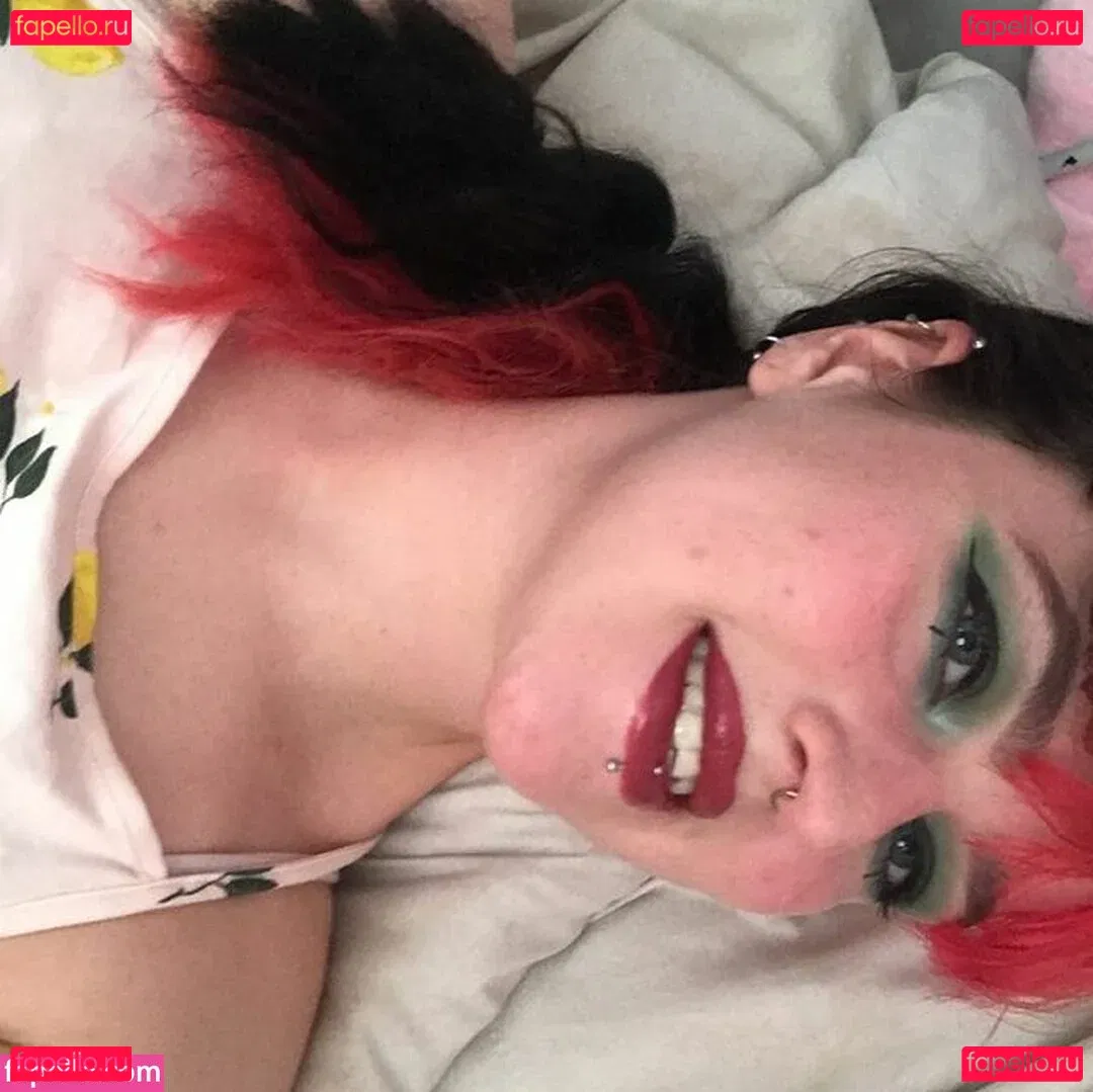 Hahahahelp_me Onlyfans Photo Gallery 