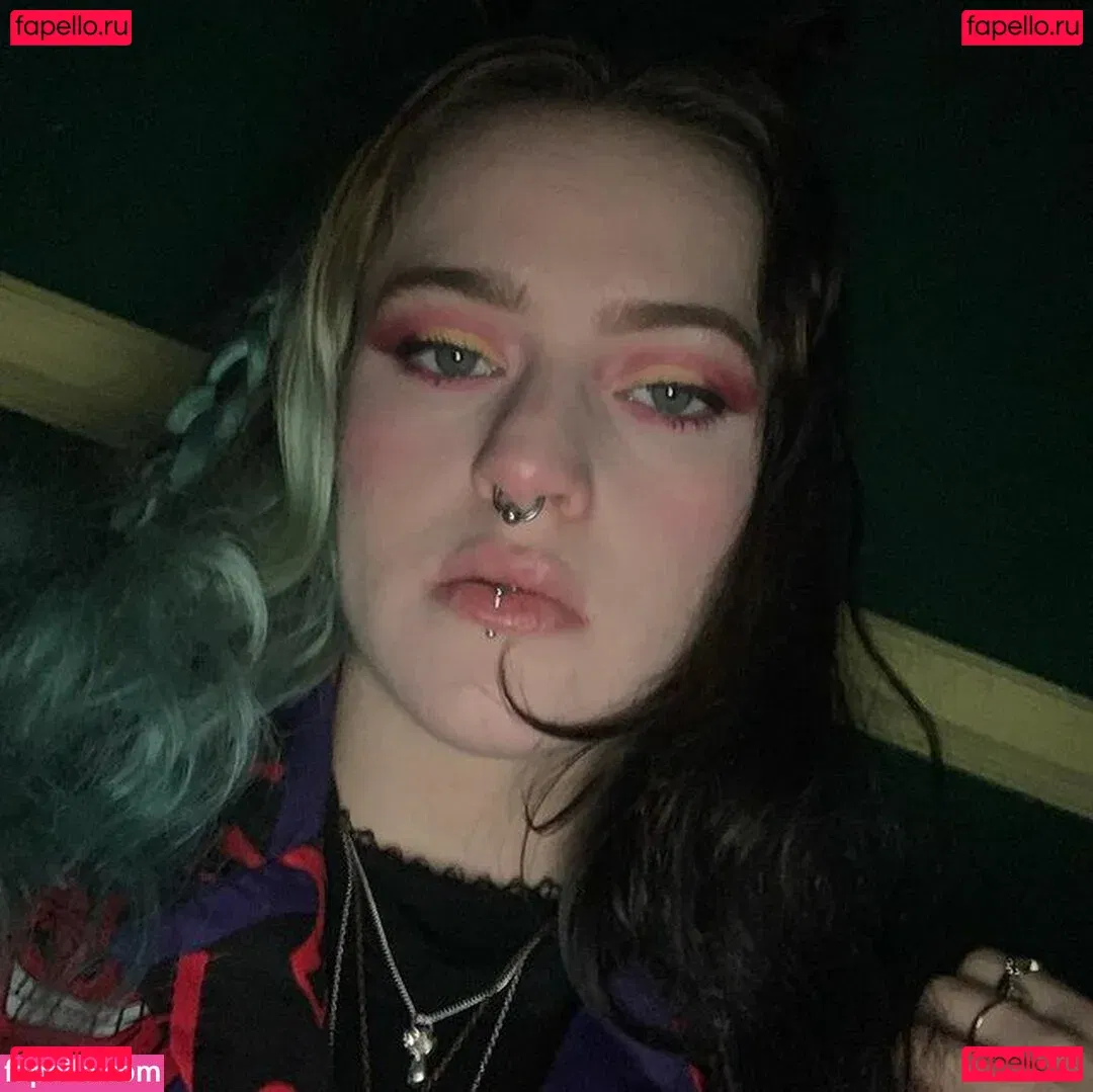 Hahahahelp_me Onlyfans Photo Gallery 