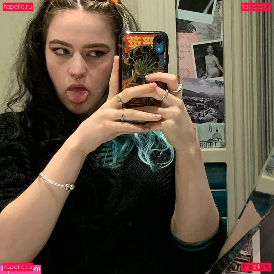 Hahahahelp_me Onlyfans Photo Gallery 