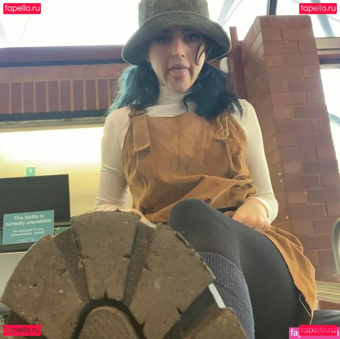 Hahahahelp_me Onlyfans Photo Gallery 